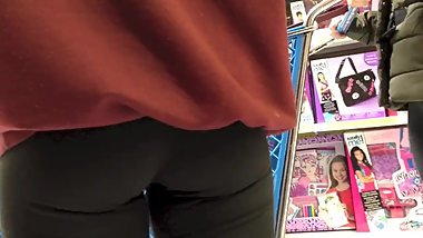 Candid - Mom and Teen in Uggs