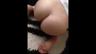 Ð”ÐµÐ²ÑƒÑˆÐºÐ¸ ÑƒÐ³Ð°Ñ€Ð°ÑŽÑ‚ Ð½Ð°Ð´ ÑÐ²Ð¾ÐµÐ¹ Ð±ÑƒÑ…Ð¾Ð¹ Ð¿Ð¾Ð´Ñ€ÑƒÐ³oÐ¹