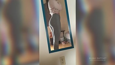 Bunny Ratchet's 1 Minute Clips - Mirror Farting in Leggings