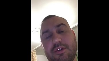 Shoots his girlfriend in Periscope