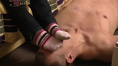 dangerous girls-lady elaisa-boot cleaning