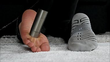 [Vacuuming Feet] Vacuuming my wrinkled feet