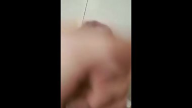 Jon Z jerks off on toilet