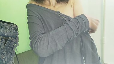 I masturbate myself early in the morning